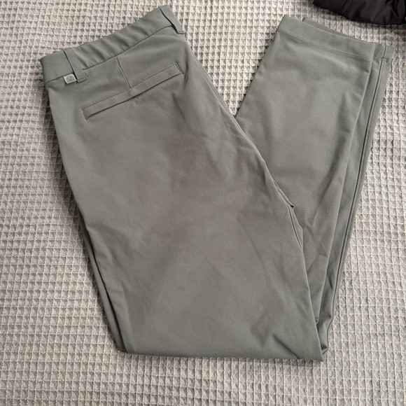 lululemon ABC Slim - Sage Green 31 Waist 32 Length - Picture 1 of 3